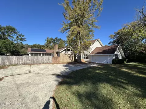 707 Highland Dr, Laurinburg, NC 28352