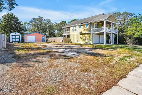 405 Fayetteville Ave, Carolina Beach, NC 28428