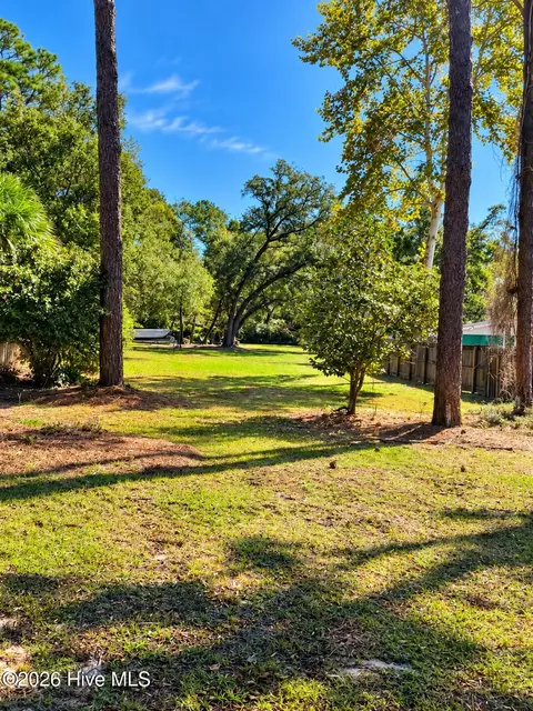 904 E Moore St, Southport, NC 28461
