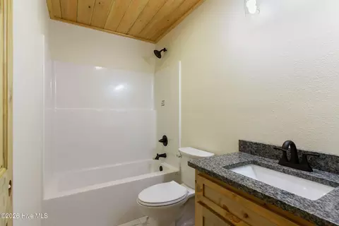 Bath - 80 Glennwood Ests Dr, Murphy, NC 28906 photo 1 of 4