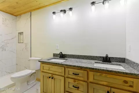 Bath - 80 Glennwood Ests Dr, Murphy, NC 28906 photo 2 of 4