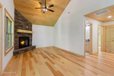 Living - 80 Glennwood Ests Dr, Murphy, NC 28906 photo 5 of 5