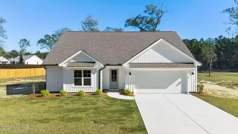 302 Riva Rdg, Burgaw, NC 28425
