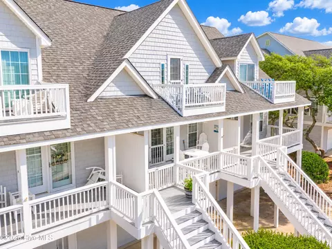 89 Foxfire Trce, Oak Island, NC 28465