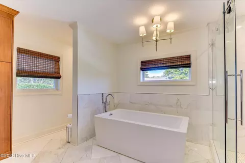 Bath - 3025 Park Ave, Augusta, GA 30909 photo 4 of 9
