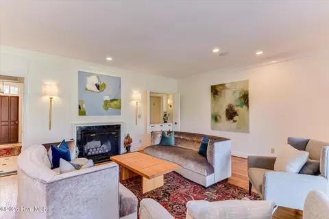 Living - 3025 Park Ave, Augusta, GA 30909 photo 1 of 10