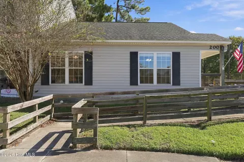 200 Palace Cir, Jacksonville, NC 28546