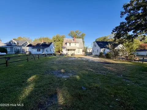 Exterior - 507 Warren St, Williamston, NC 27892 photo 4 of 6