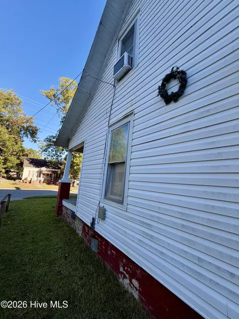 Exterior - 507 Warren St, Williamston, NC 27892 photo 3 of 6