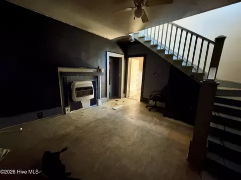 Living - 507 Warren St, Williamston, NC 27892 photo 1 of 1