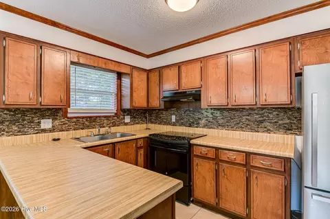 Kitchen - 3209 Hillsview Dr, Augusta, GA 30909 photo 2 of 5