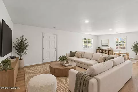 Living - 2526 Pate Ave, Augusta, GA 30906 photo 6 of 8