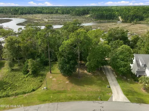 209 Creek View Cir, Sneads Ferry, NC 28460