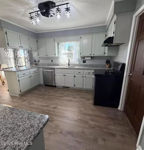 Kitchen - 6080 Suttontown Rd, Faison, NC 28341 photo 1 of 2