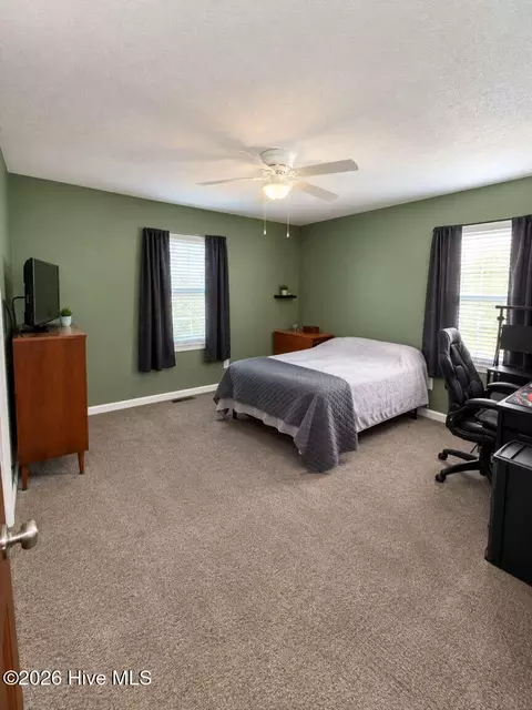 Bedroom - 6080 Suttontown Rd, Faison, NC 28341 photo 2 of 4