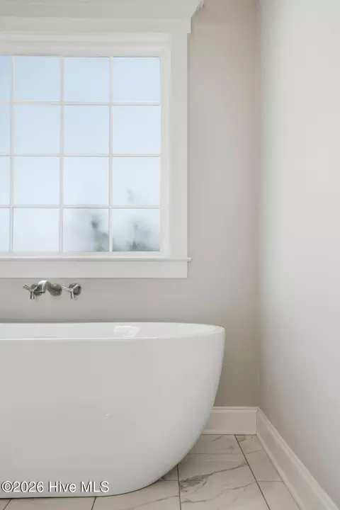 Bath - 818 Nuttall St, Evans, GA 30809 photo 6 of 13