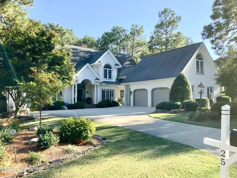25 Steeplechase Ct, Southern Pines, NC 28387
