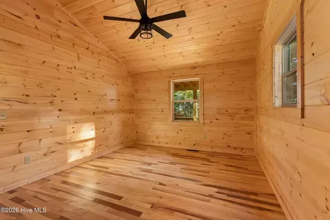 Bedroom - 595 Quail Dr, Murphy, NC 28906 photo 4 of 4