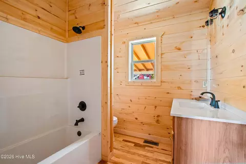 Bath - 595 Quail Dr, Murphy, NC 28906 photo 1 of 6