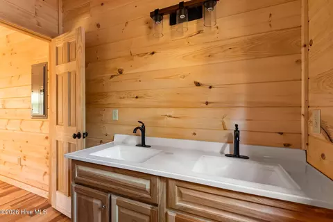 Bath - 595 Quail Dr, Murphy, NC 28906 photo 6 of 6