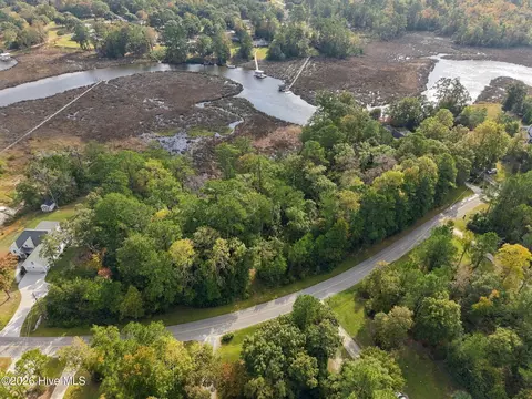 230 White Oak Bluff Rd, Stella, NC 28582