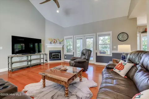 Living - 217 Bridgeview Pl, Mccormick, SC 29835 photo 2 of 3