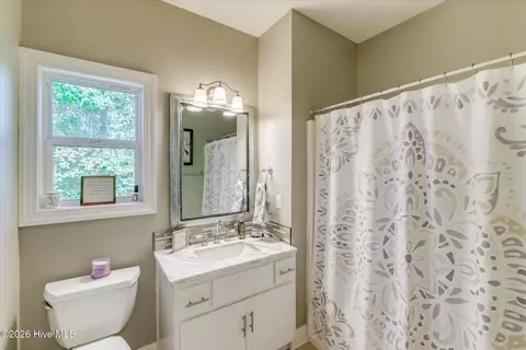 Bath - 217 Bridgeview Pl, Mccormick, SC 29835 photo 4 of 6