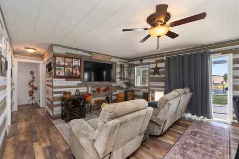 Living - 100 N Widgeon Ct, Grandy, NC 27939 photo 2 of 3