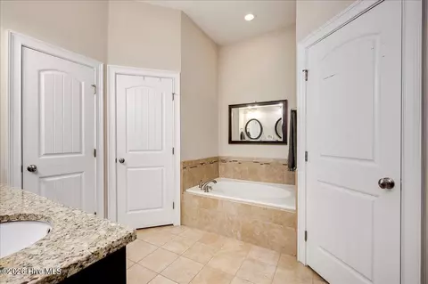 Bath - 427 Sandleton Way, Evans, GA 30809 photo 2 of 5