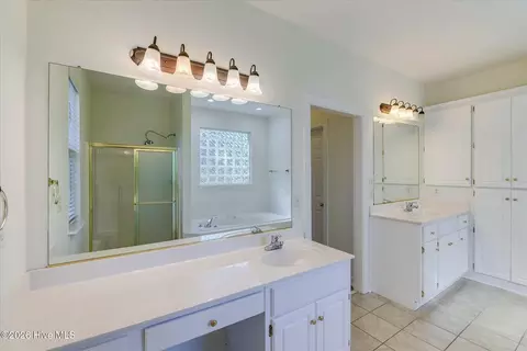 Bath - 904 Rainne Ct, Evans, GA 30809 photo 3 of 10
