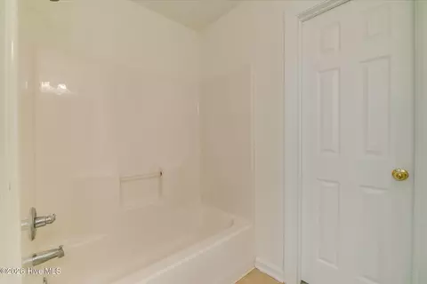 Bath - 904 Rainne Ct, Evans, GA 30809 photo 8 of 10