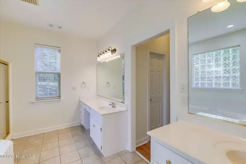 Bath - 904 Rainne Ct, Evans, GA 30809 photo 7 of 10