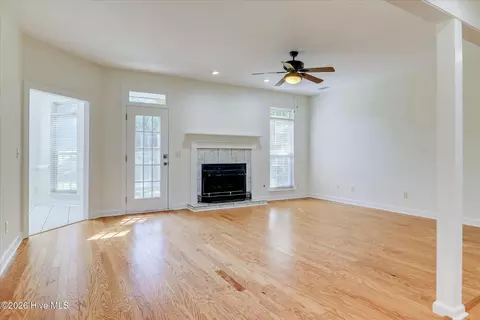 Living - 904 Rainne Ct, Evans, GA 30809 photo 3 of 10