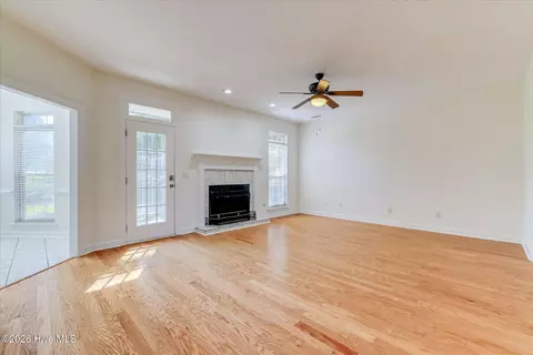 Living - 904 Rainne Ct, Evans, GA 30809 photo 2 of 10