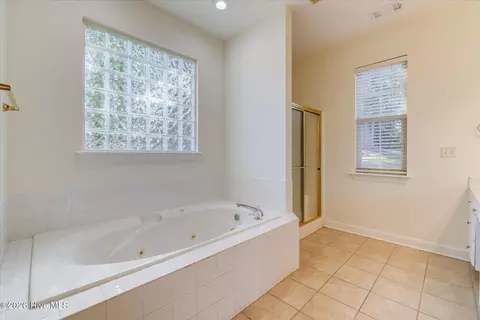 Bath - 904 Rainne Ct, Evans, GA 30809 photo 2 of 10