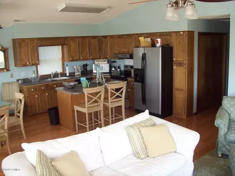 102 Shell Dr, Emerald Isle, NC 28594 photo 3