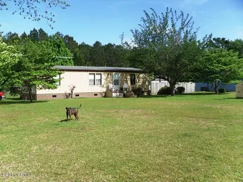 692 Riggs Rd, Hubert, NC 28539 photo 1