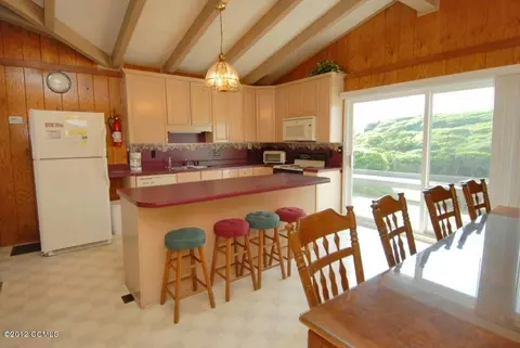 105 Pinewood Cir, Pine Knoll Shores, NC 28512 photo 2