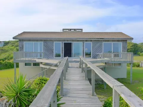 105 Pinewood Cir, Pine Knoll Shores, NC 28512 photo 1