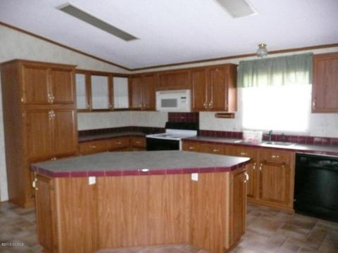 115 N Queens St, Hubert, NC 28539 photo 2