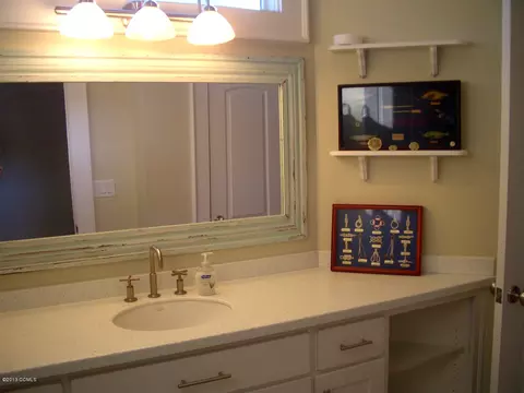 108 Arborvitae Ct, Pine Knoll Shores, NC 28512 photo 9