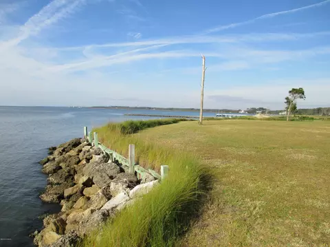 470 Seashore Dr, Atlantic, NC 28511 photo 3
