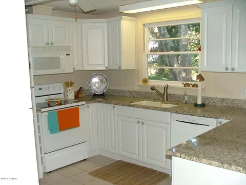 190 Oakleaf, Pine Knoll Shores, NC 28512 photo 7