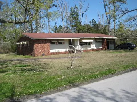 305 Croaker St, Davis, NC 28524 photo 1
