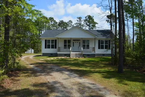202 Thompson Field Cir, Gloucester, NC 28528 photo 2