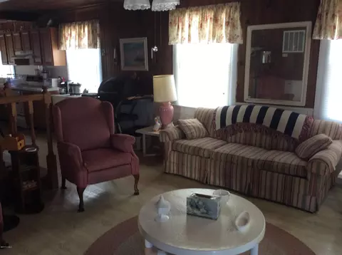 109 Boardwalk Dr E, Atlantic Beach, NC 28512 photo 4