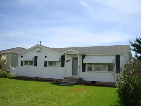 304 Fort Macon Rd E, Atlantic Beach, NC 28512 photo 2