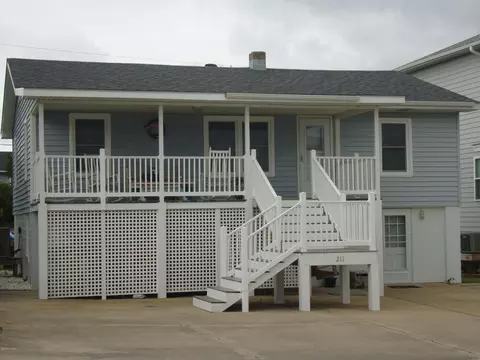 211 E Terminal Blvd, Atlantic Beach, NC 28512 photo 1