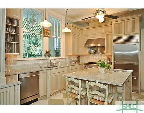 920 E Victory Dr, Savannah, GA 31405 photo 9