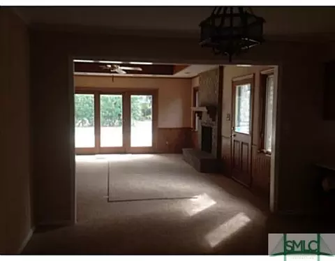 2425 Dolphin Dr, Savannah, GA 31406 photo 3